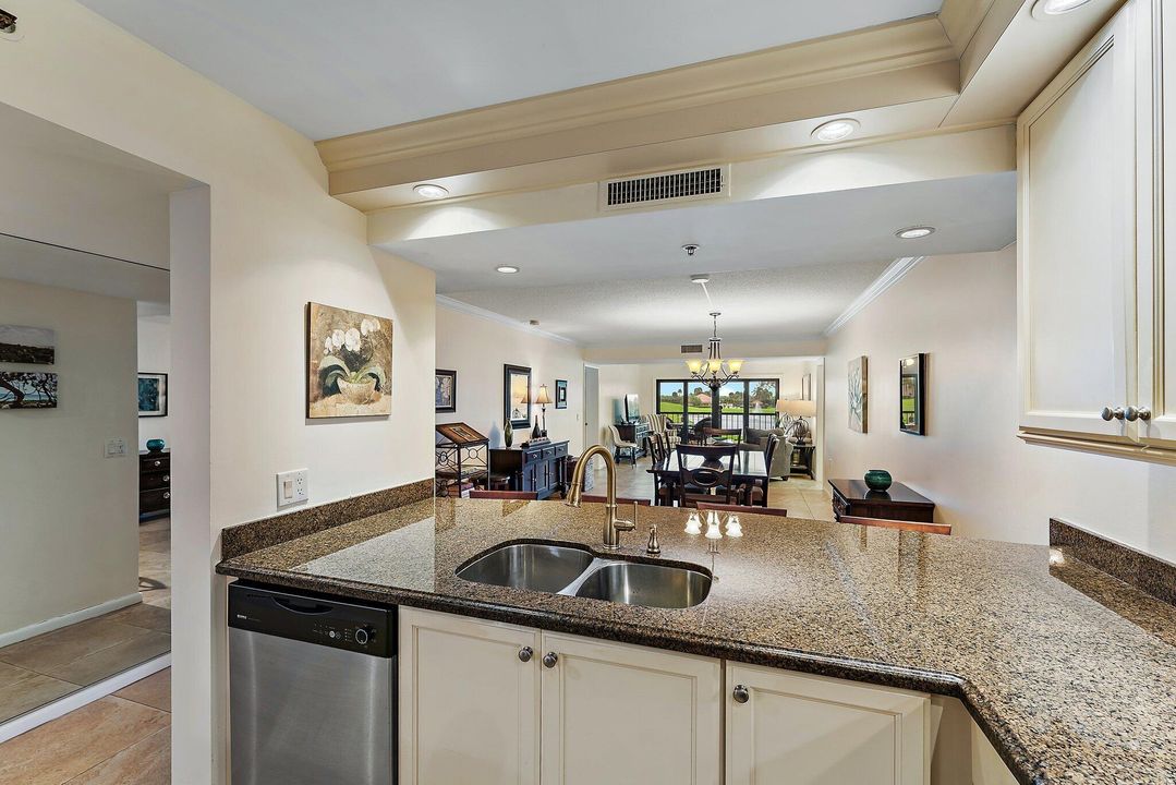 Под контрактом: $6,500 (2 спален, 2 ванн, 1385 Квадратных фут)