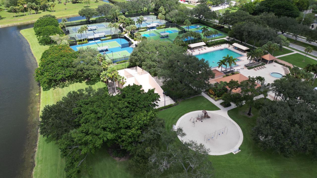 For Sale: $749,999 (3 beds, 2 baths, 1968 Square Feet)