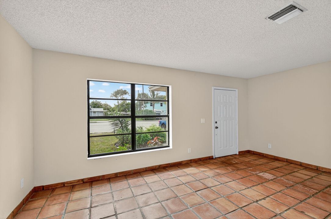 Activo con contrato: $459,000 (3 camas, 2 baños, 1500 Pies cuadrados)