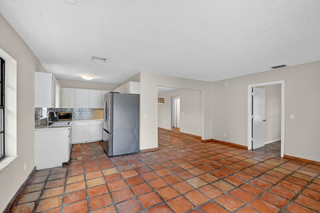 Activo con contrato: $459,000 (3 camas, 2 baños, 1500 Pies cuadrados)