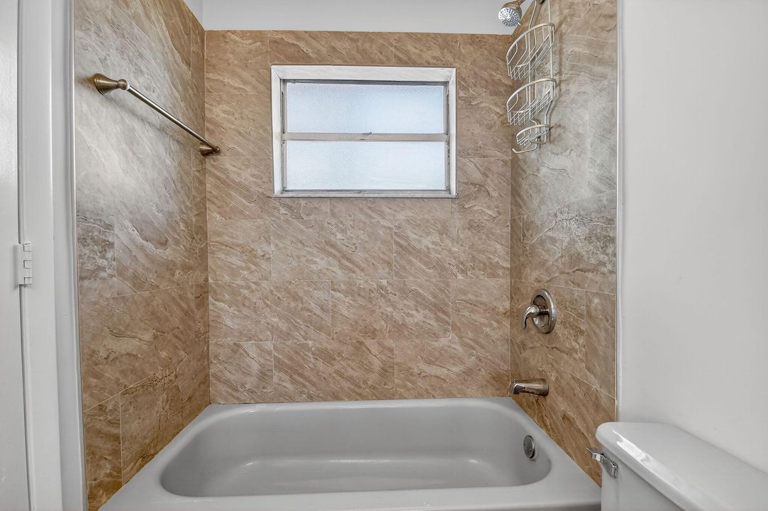 Activo con contrato: $459,000 (3 camas, 2 baños, 1500 Pies cuadrados)