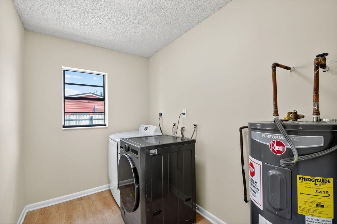 Activo con contrato: $459,000 (3 camas, 2 baños, 1500 Pies cuadrados)