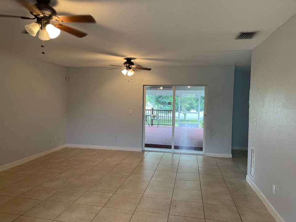 Active With Contract: $2,450 (3 beds, 2 baths, 1566 Square Feet)
