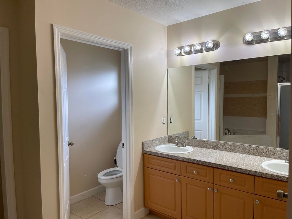 Active With Contract: $2,450 (3 beds, 2 baths, 1566 Square Feet)