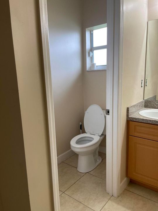 Active With Contract: $2,450 (3 beds, 2 baths, 1566 Square Feet)