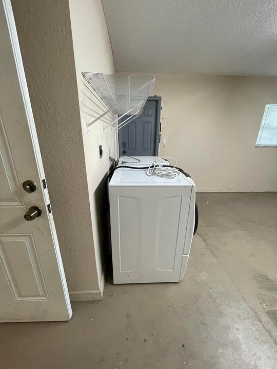 Active With Contract: $2,450 (3 beds, 2 baths, 1566 Square Feet)