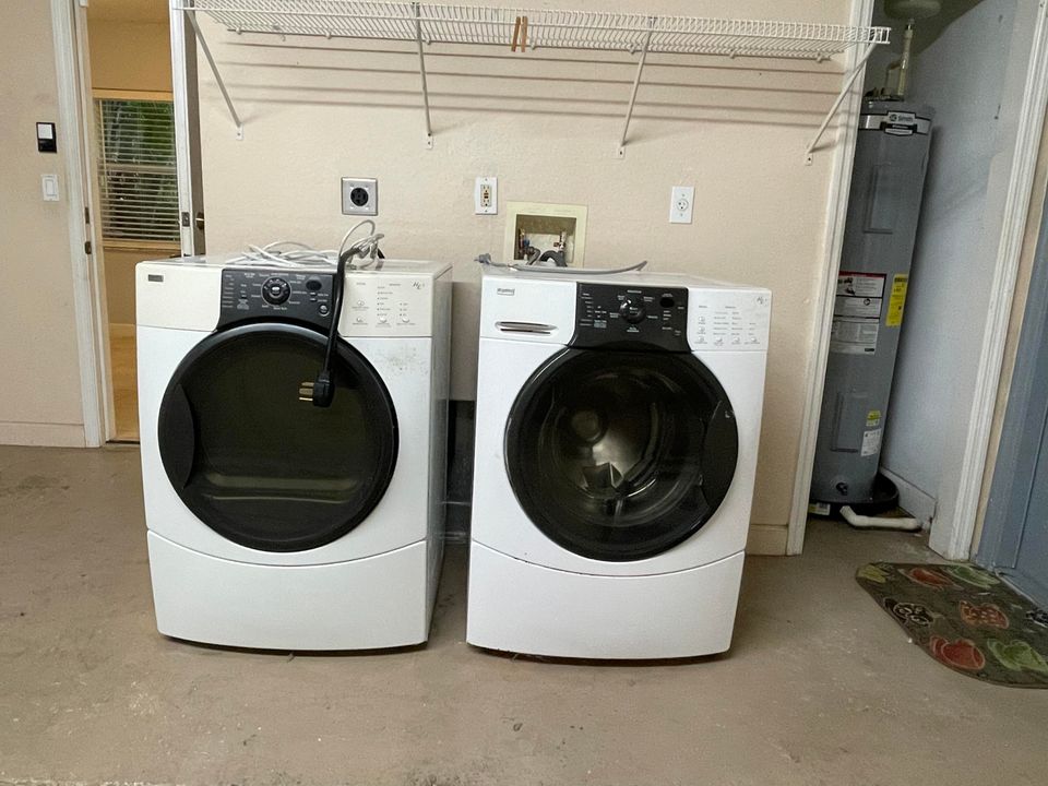 Active With Contract: $2,450 (3 beds, 2 baths, 1566 Square Feet)