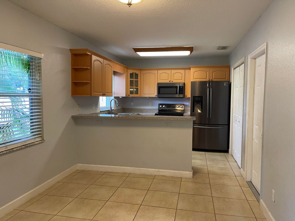 Active With Contract: $2,450 (3 beds, 2 baths, 1566 Square Feet)