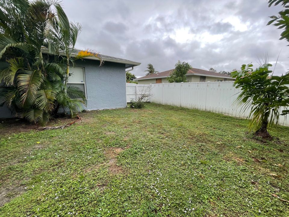 Active With Contract: $2,450 (3 beds, 2 baths, 1566 Square Feet)