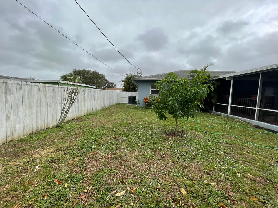 Active With Contract: $2,450 (3 beds, 2 baths, 1566 Square Feet)