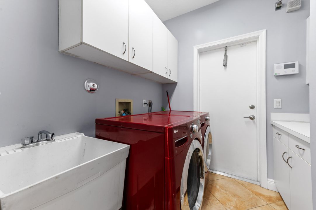 合同活跃: $825,000 (4 贝兹, 3 浴室, 2367 平方英尺)