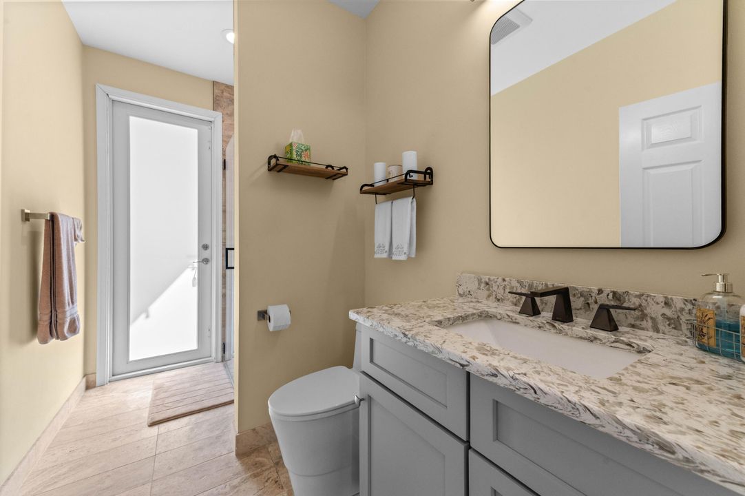 合同活跃: $825,000 (4 贝兹, 3 浴室, 2367 平方英尺)