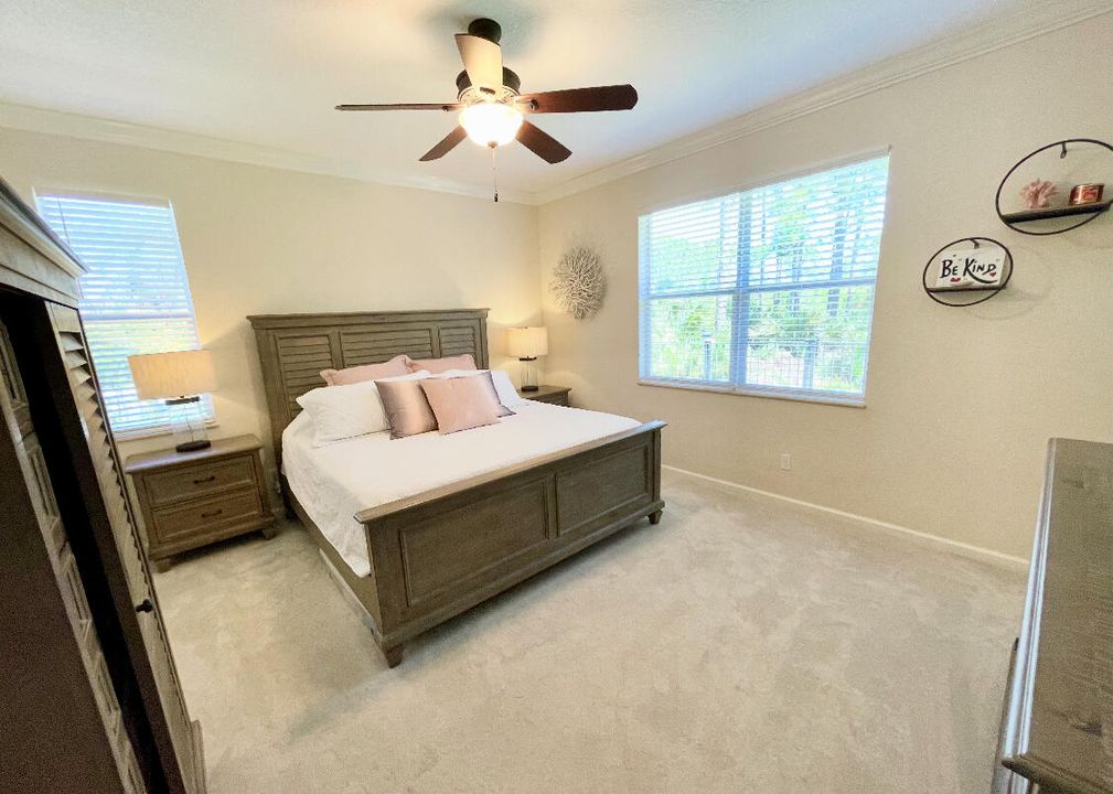 Под контрактом: $499,900 (3 спален, 2 ванн, 1774 Квадратных фут)