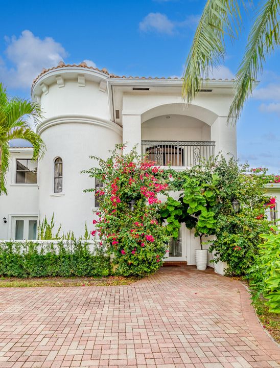 В аренду: $16,000 (6 спален, 4 ванн, 4683 Квадратных фут)