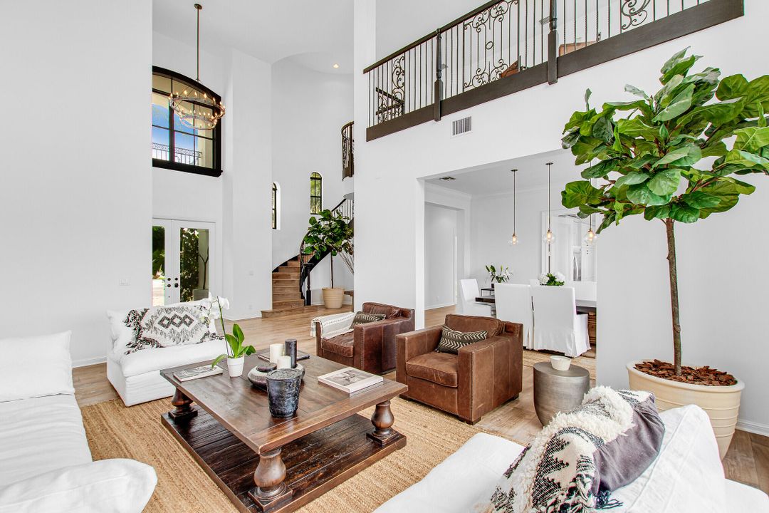 В аренду: $16,000 (6 спален, 4 ванн, 4683 Квадратных фут)