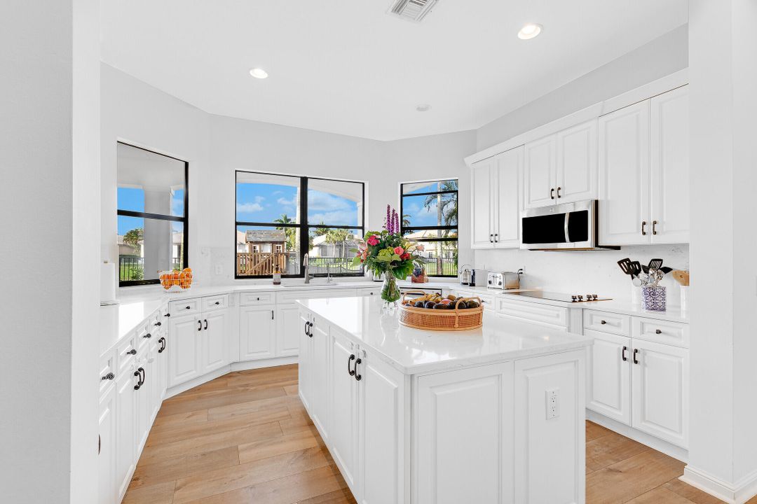 В аренду: $16,000 (6 спален, 4 ванн, 4683 Квадратных фут)