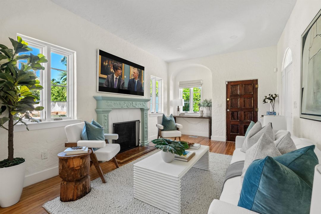 En Venta: $3,495,000 (3 camas, 3 baños, 2499 Pies cuadrados)