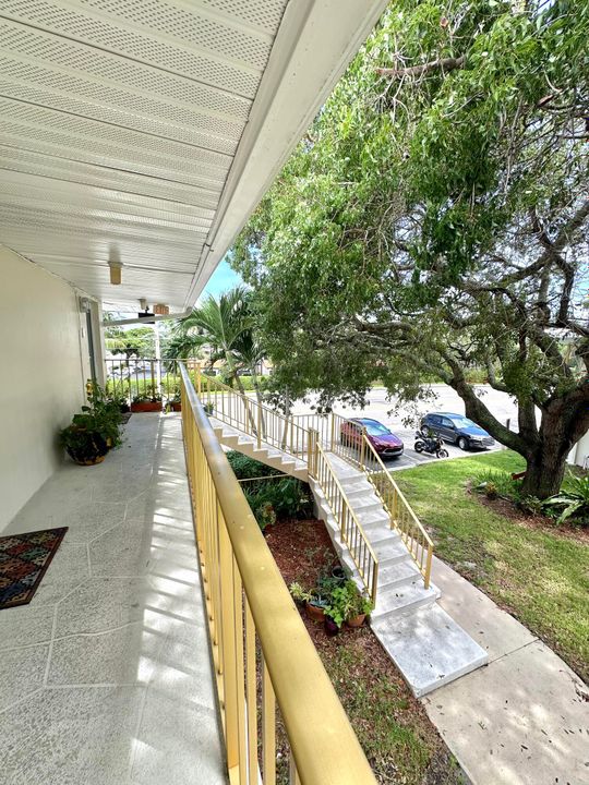 For Sale: $150,000 (1 beds, 1 baths, 567 Square Feet)