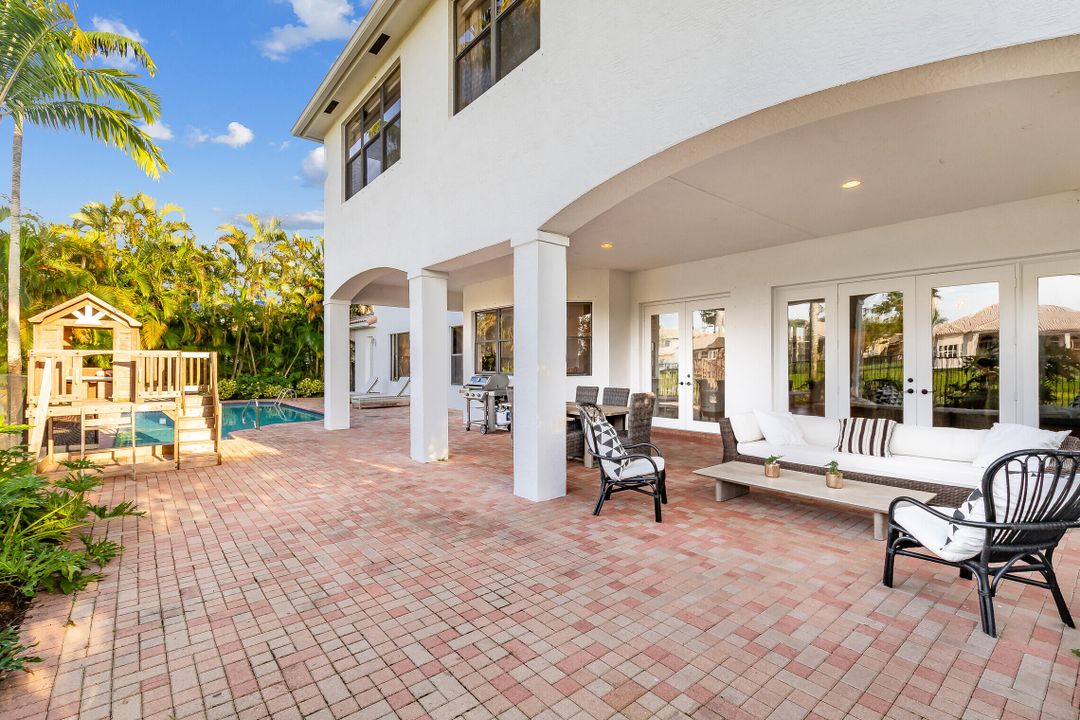 В аренду: $16,000 (6 спален, 4 ванн, 4683 Квадратных фут)