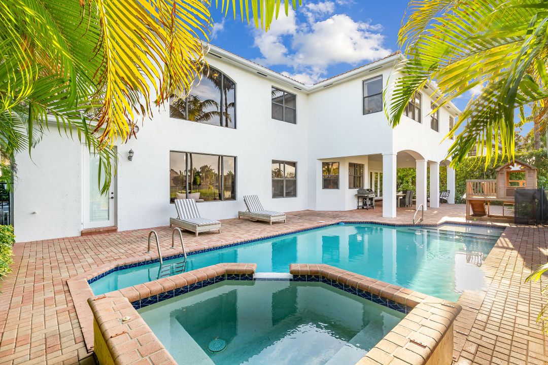 В аренду: $16,000 (6 спален, 4 ванн, 4683 Квадратных фут)