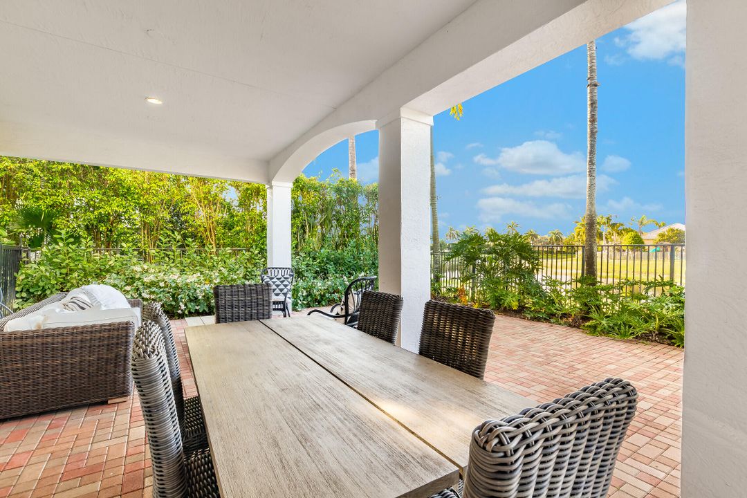 В аренду: $16,000 (6 спален, 4 ванн, 4683 Квадратных фут)