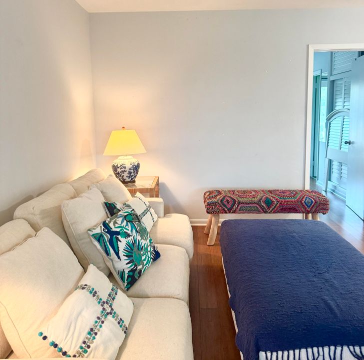 For Sale: $150,000 (1 beds, 1 baths, 567 Square Feet)