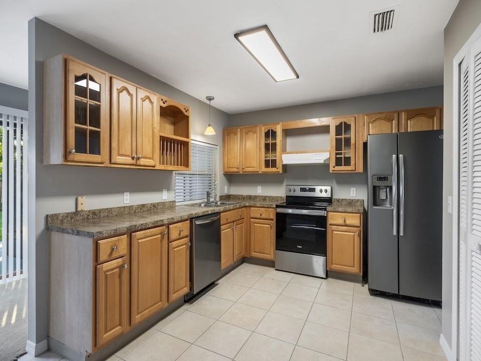 For Sale: $1,000,000 (3 beds, 2 baths, 1933 Square Feet)