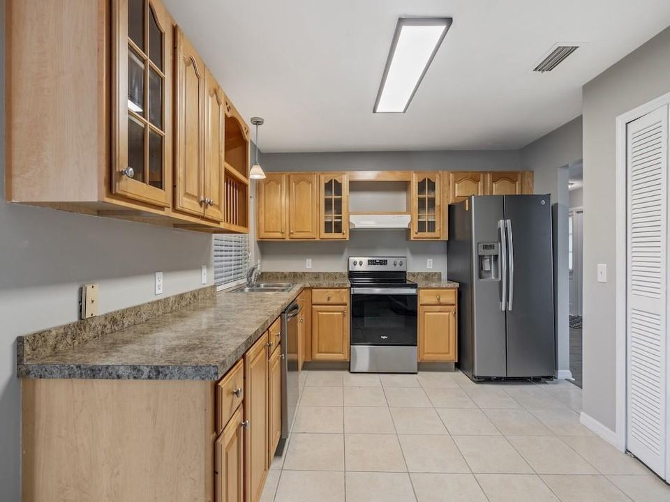 For Sale: $1,000,000 (3 beds, 2 baths, 1933 Square Feet)