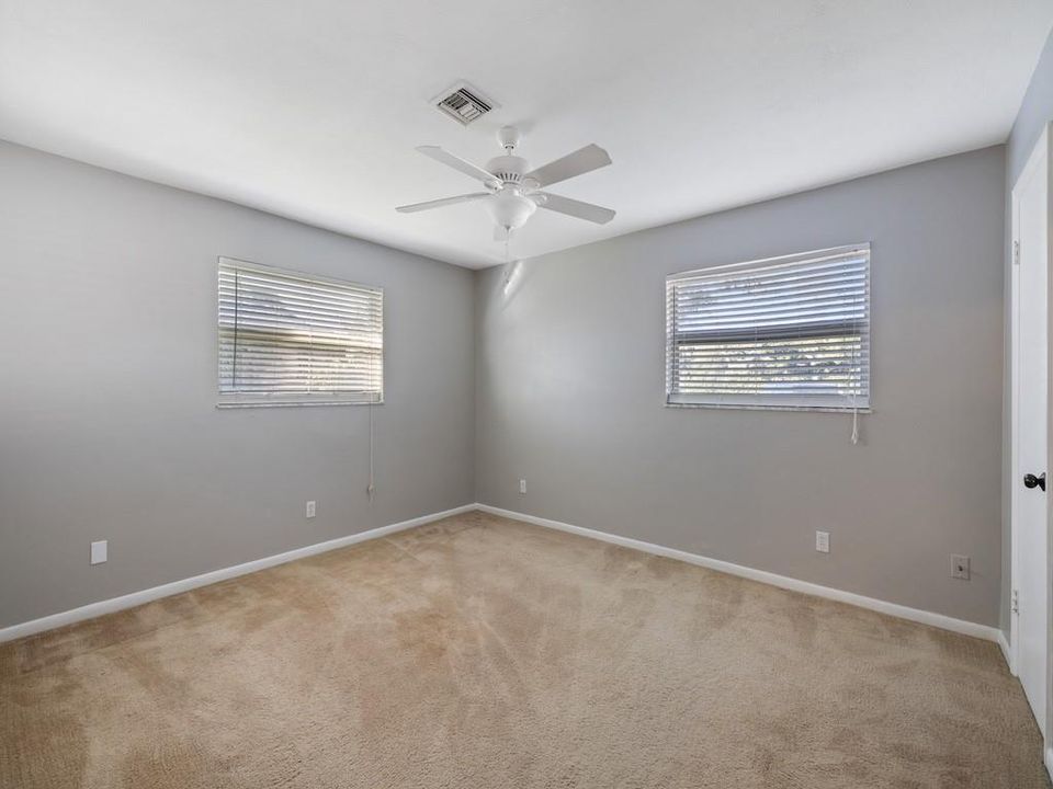 For Sale: $1,000,000 (3 beds, 2 baths, 1933 Square Feet)