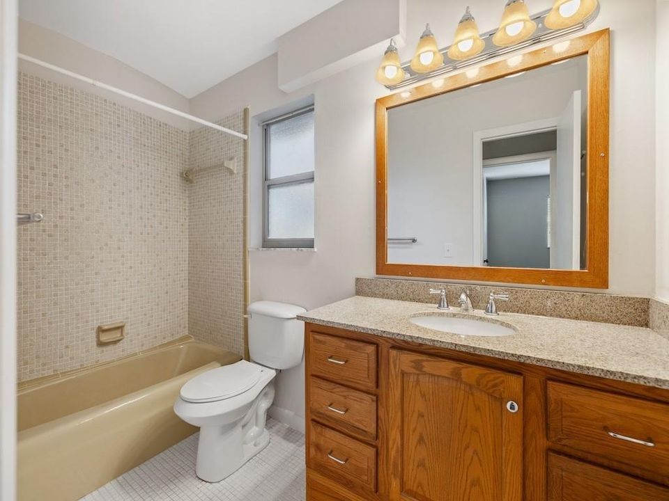 For Sale: $1,000,000 (3 beds, 2 baths, 1933 Square Feet)