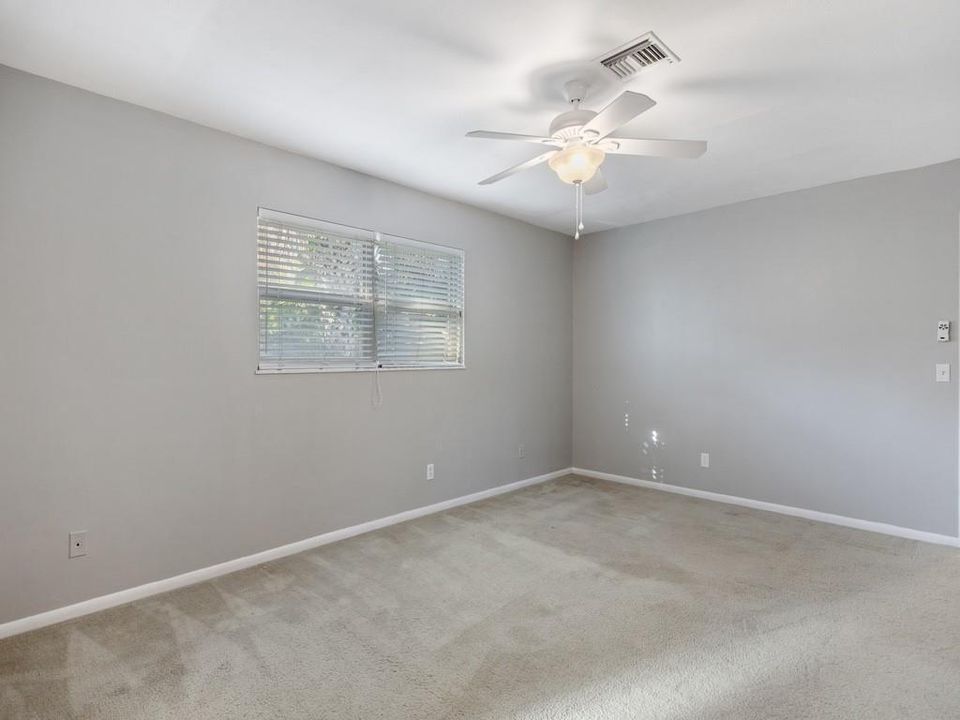 For Sale: $1,000,000 (3 beds, 2 baths, 1933 Square Feet)