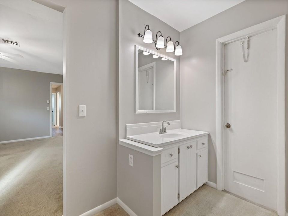 For Sale: $1,000,000 (3 beds, 2 baths, 1933 Square Feet)