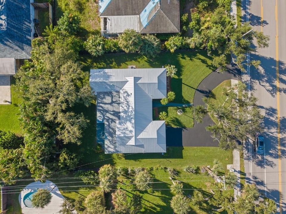 For Sale: $1,000,000 (3 beds, 2 baths, 1933 Square Feet)