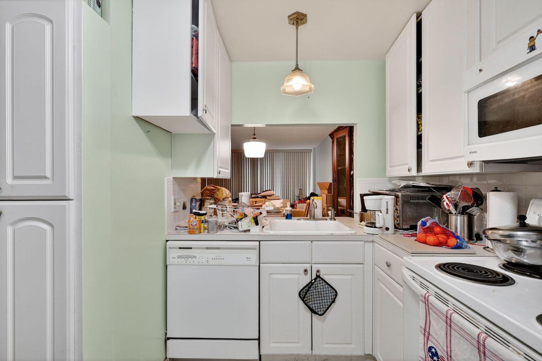 Activo con contrato: $100,000 (2 camas, 2 baños, 975 Pies cuadrados)