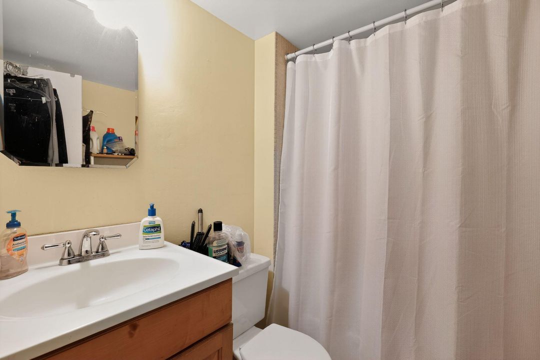 Activo con contrato: $100,000 (2 camas, 2 baños, 975 Pies cuadrados)