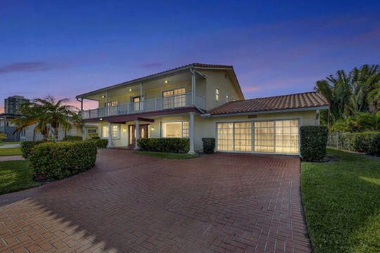 For Sale: $3,870,000 (4 beds, 3 baths, 3662 Square Feet)