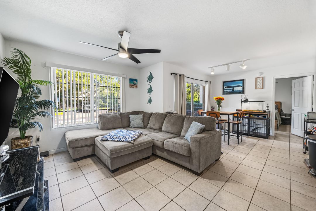 For Sale: $185,000 (1 beds, 1 baths, 760 Square Feet)