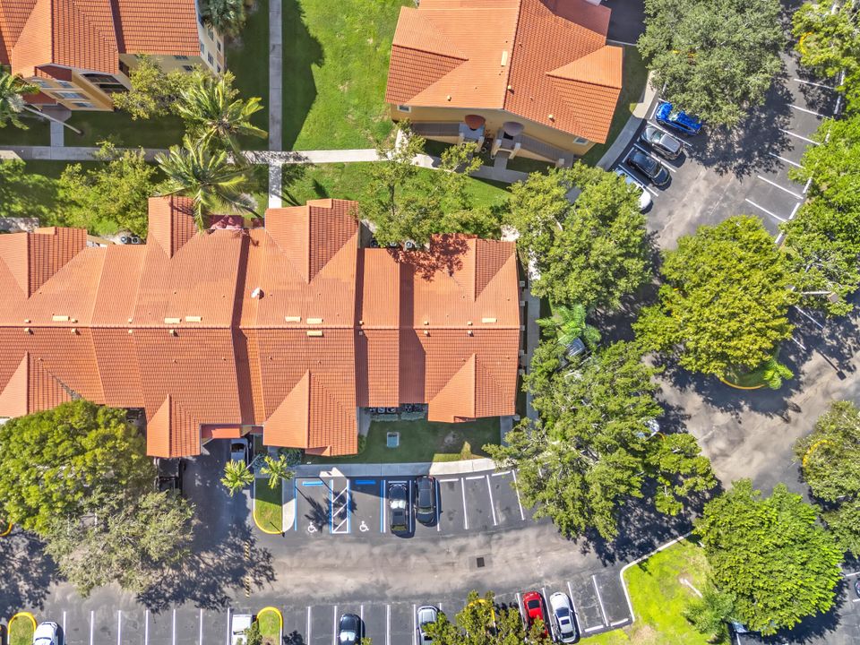 For Sale: $185,000 (1 beds, 1 baths, 760 Square Feet)