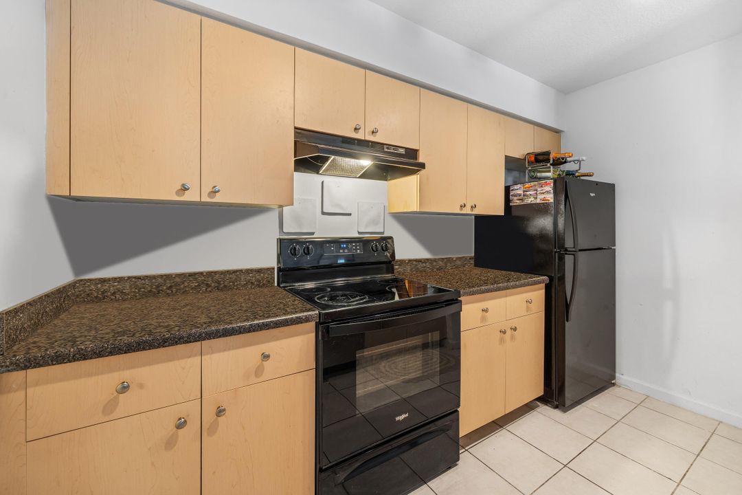 For Sale: $185,000 (1 beds, 1 baths, 760 Square Feet)