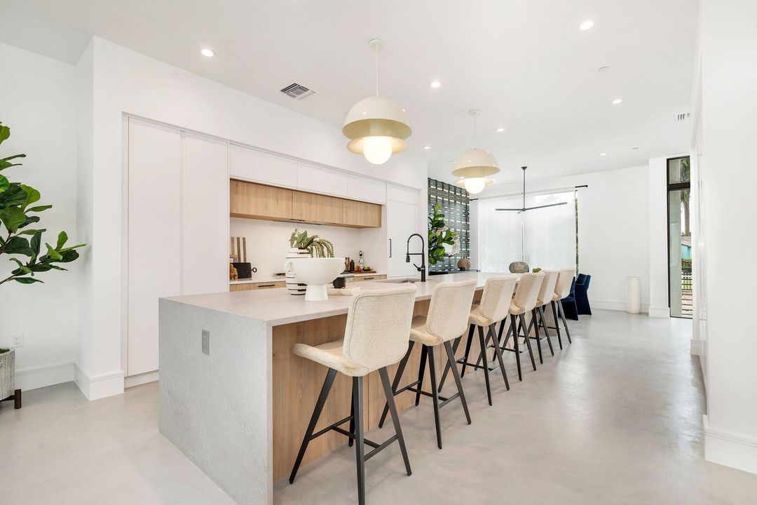 Recently Rented: $7,995 (3 beds, 3 baths, 2375 Square Feet)