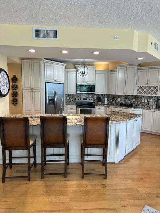 En Renta: $3,750 (3 camas, 2 baños, 2235 Pies cuadrados)