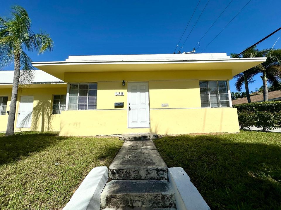 Recently Rented: $1,750 (2 beds, 1 baths, 950 Square Feet)