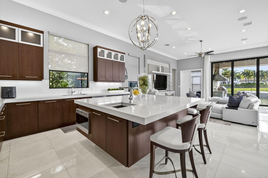 На продажу: $2,995,000 (4 спален, 5 ванн, 4638 Квадратных фут)