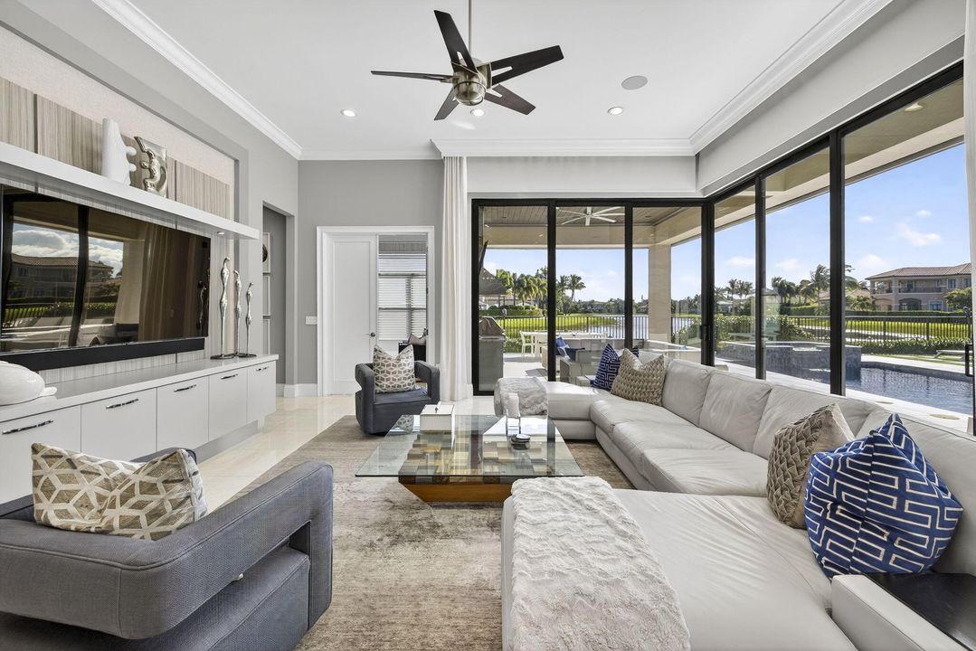 На продажу: $2,995,000 (4 спален, 5 ванн, 4638 Квадратных фут)