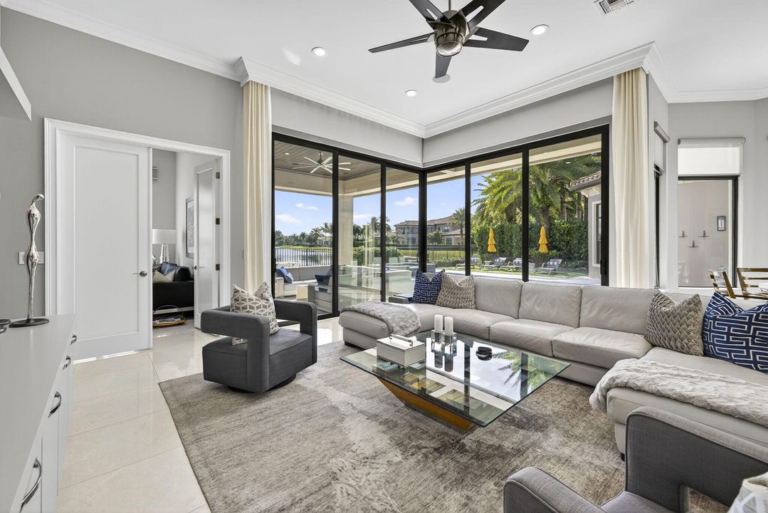 На продажу: $2,995,000 (4 спален, 5 ванн, 4638 Квадратных фут)