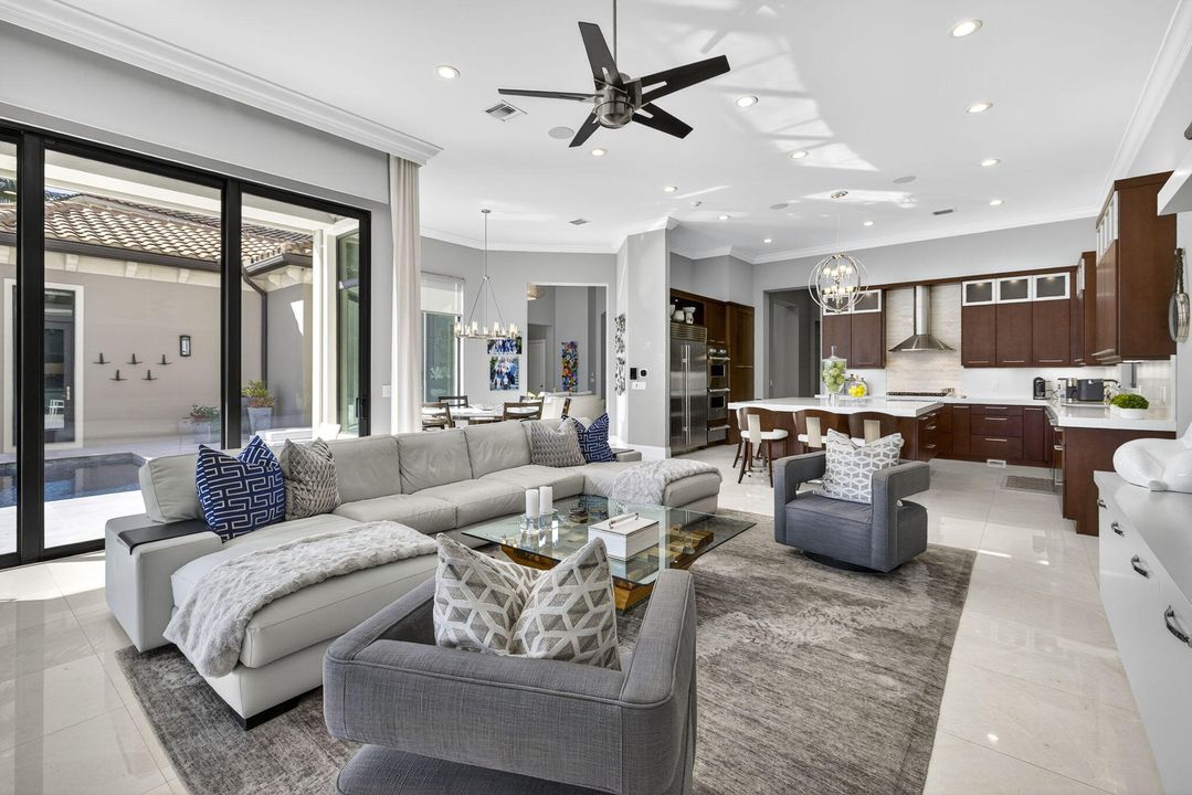 На продажу: $2,995,000 (4 спален, 5 ванн, 4638 Квадратных фут)