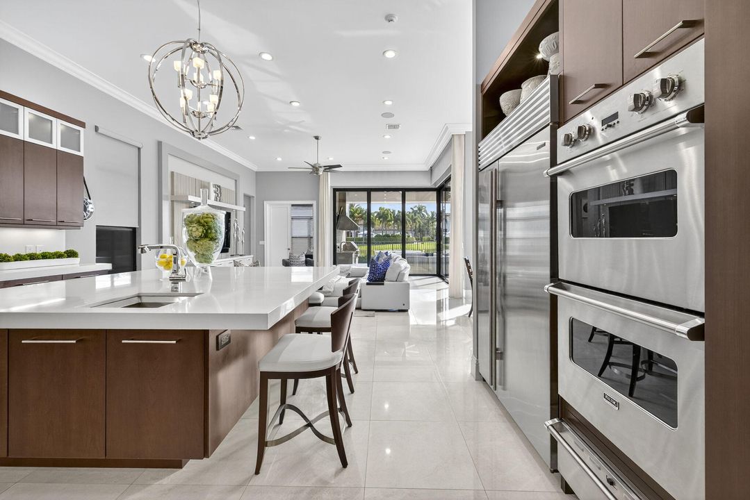 На продажу: $2,995,000 (4 спален, 5 ванн, 4638 Квадратных фут)