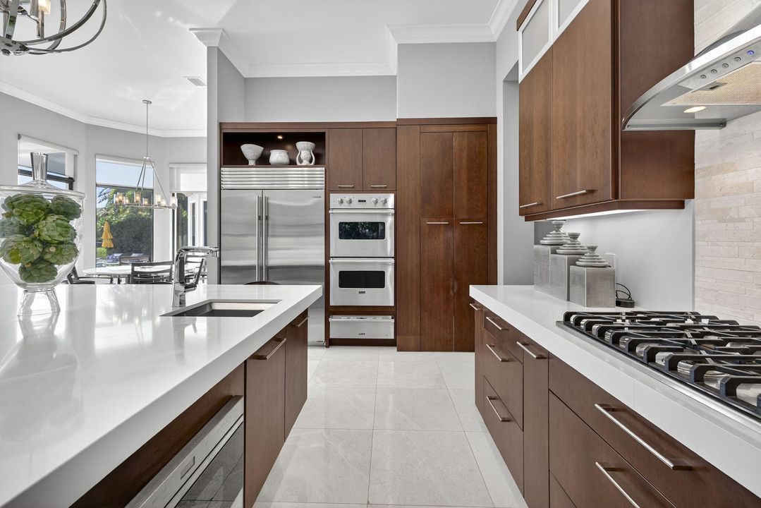 На продажу: $2,995,000 (4 спален, 5 ванн, 4638 Квадратных фут)