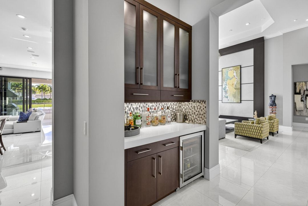 На продажу: $2,995,000 (4 спален, 5 ванн, 4638 Квадратных фут)