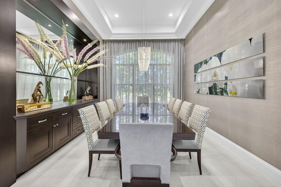 На продажу: $2,995,000 (4 спален, 5 ванн, 4638 Квадратных фут)